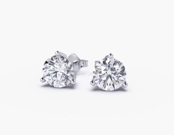 18k white gold round diamond stud earrings with 1 metal and r shape diamond