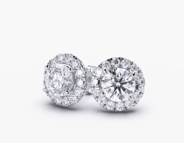 18k white gold round diamond halo stud earrings with 1 metal and r shape diamond